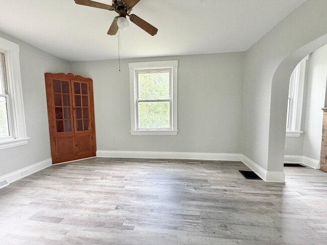 Photo - Large 3 bed 1.5 bath! Available NOW!