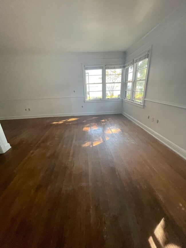 Photo - VER27483       15 Unit 2748-3 Vernon Terrace Down