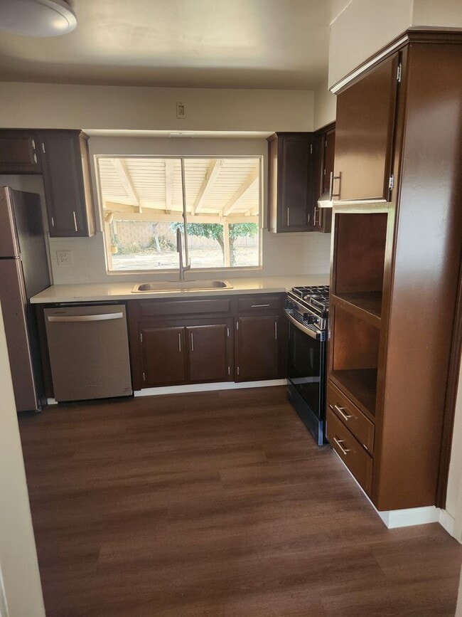 Photo - 1433 E Sequoia Ave