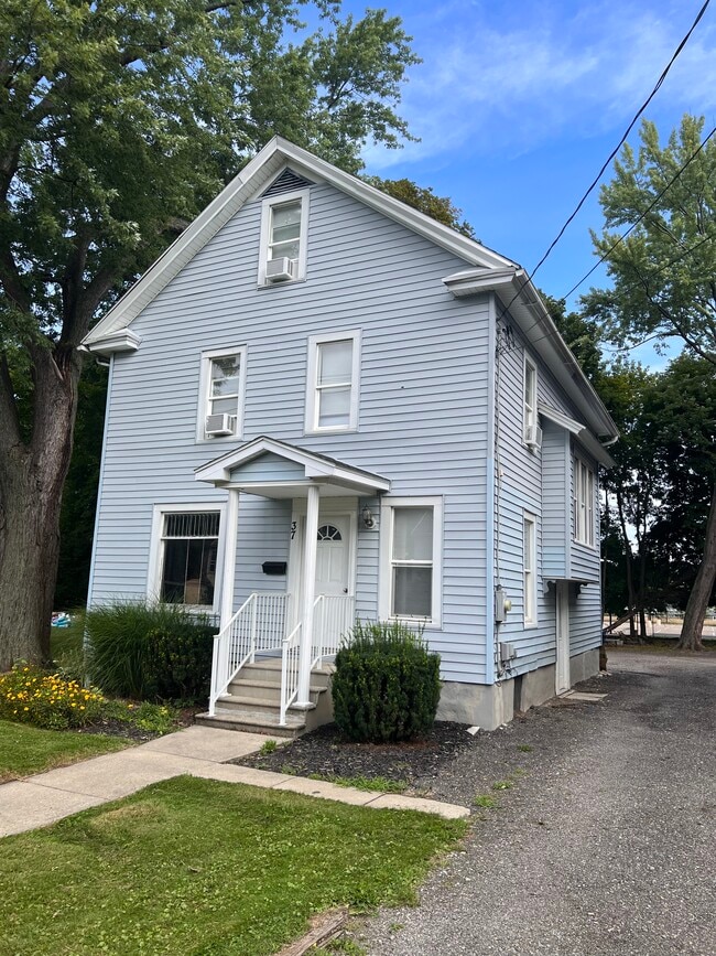 37 Maple Ave