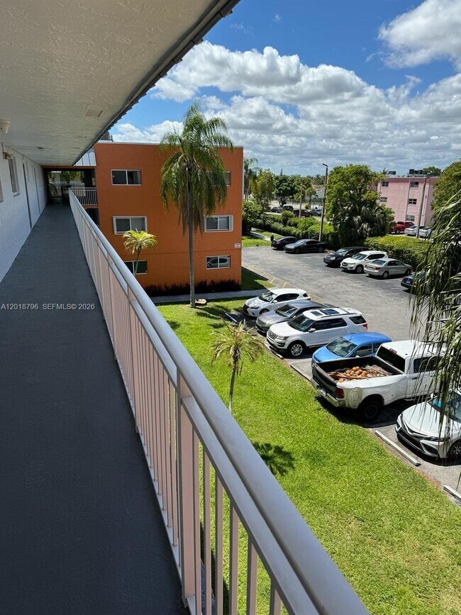 Photo - 11307 SW 200th St Unidad 310-B
