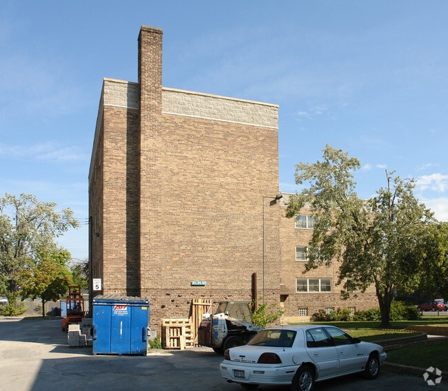 2000 Delaware Apartments
