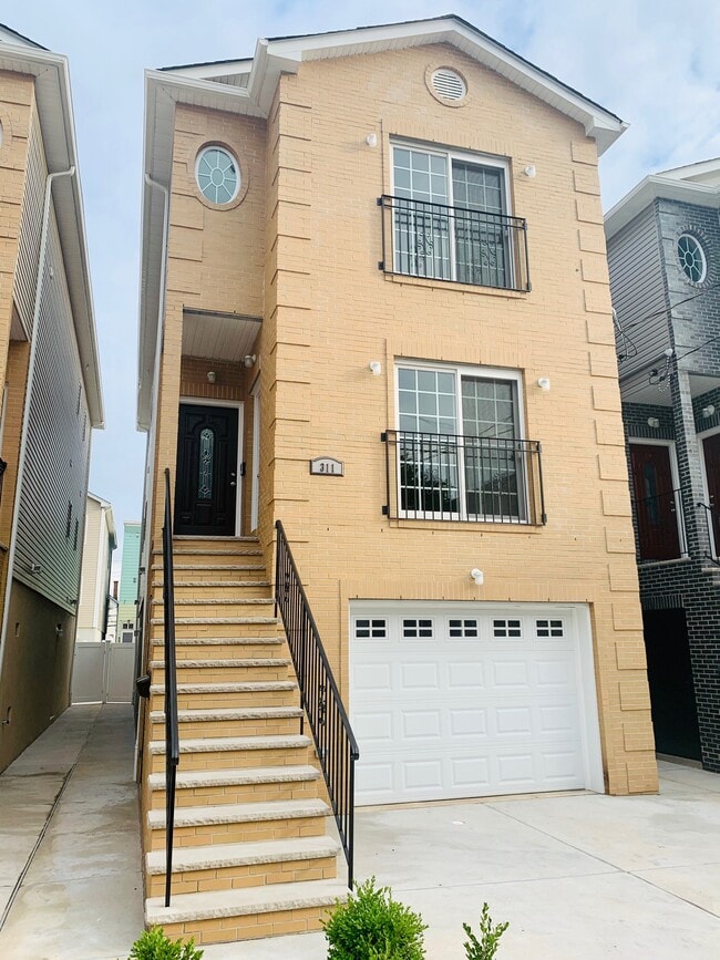 Front - 311 Jersey St