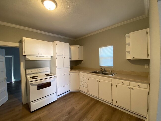 Photo - 817 W Matthews Ave Unit B