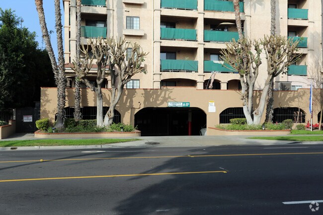 BROADWAY PLAZA APTS