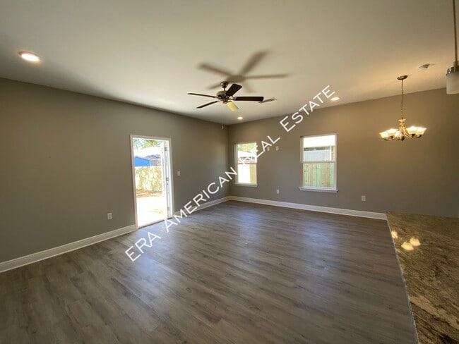 Photo - 1005 Grace Ln