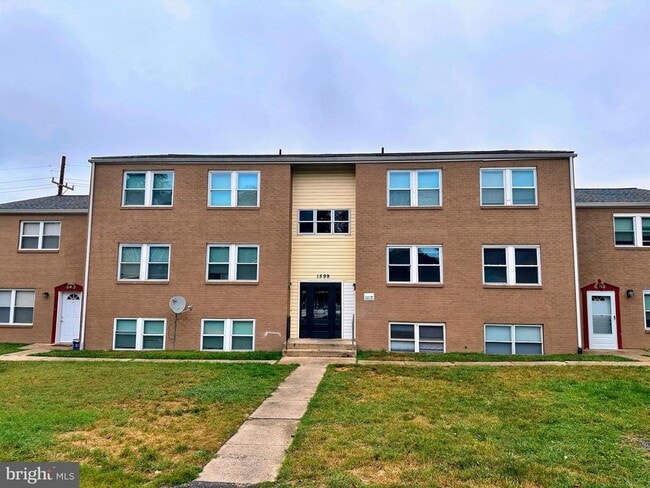 Building Photo - 1599 N East St Unit 12 Rental