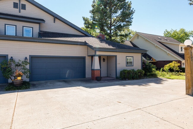 2633 E Joyce Blvd