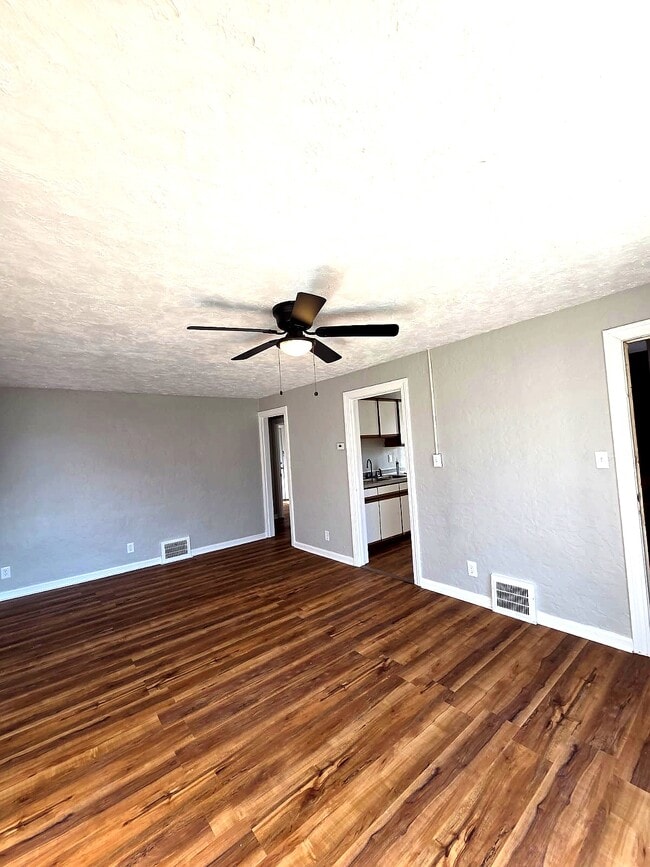 Photo - 525 E 222nd St Unidad 1