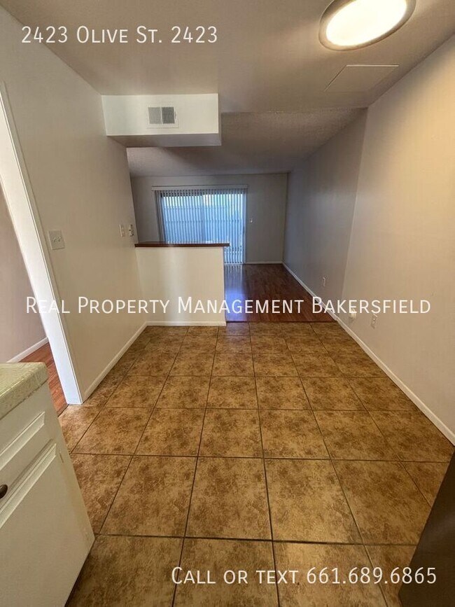 Photo - 2423 Olive St