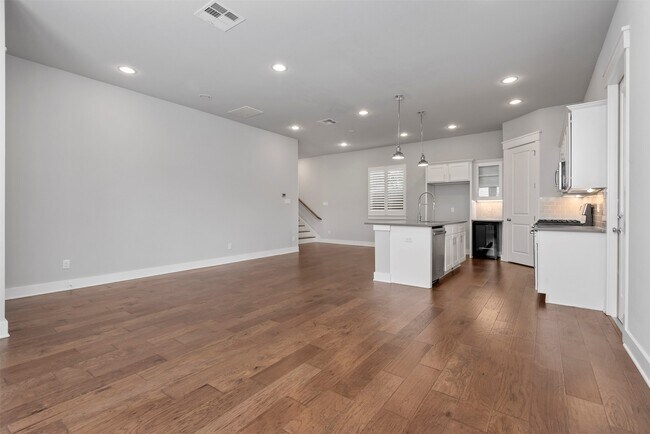 Photo - 909 Oak St