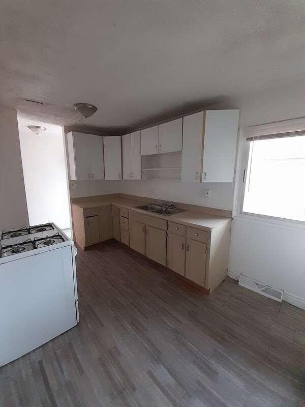 Photo - 4752 Walford Rd