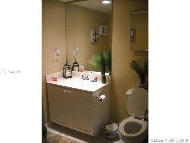 Building Photo - 3901 S Ocean Dr Unit 8L