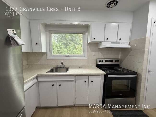 Photo - COZY 2 LEVEL BACHELOR UNIT WEST WINDSOR + 40% OF UTILITIES Unité B