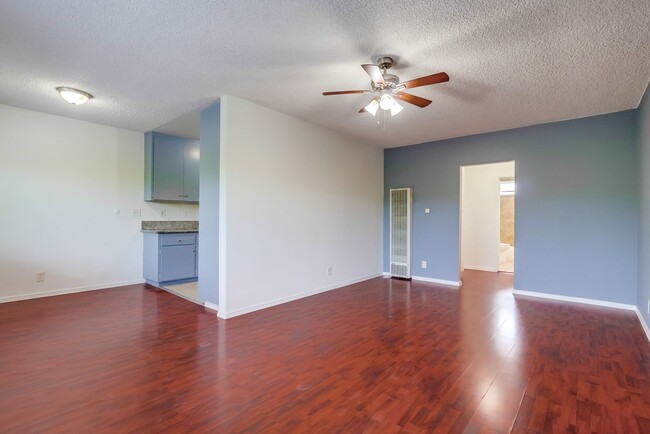 Photo - Apartment Building in Park Mesa Heights wi...