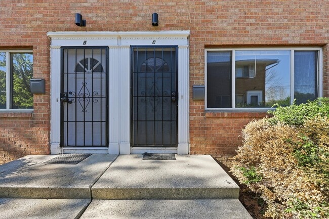 Photo - 1759 Lonsdale Rd Unidad C
