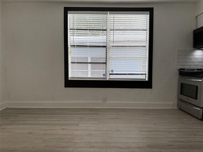 Photo - 1947 Madison St Unidad 4