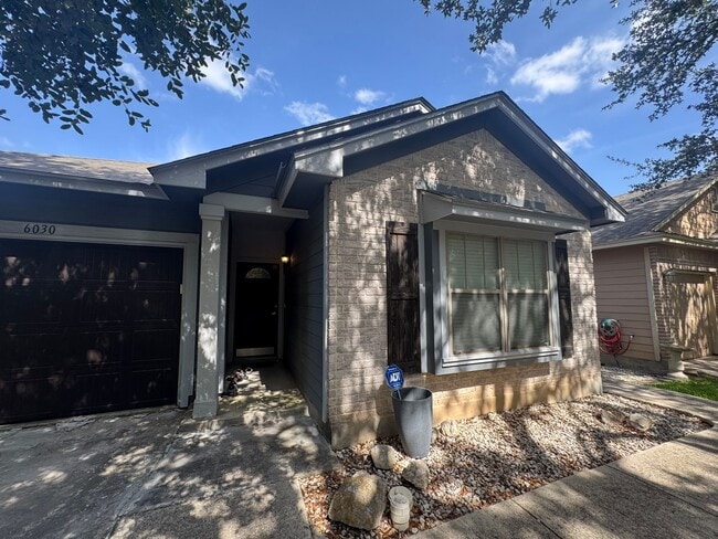 Building Photo - Move-In Ready 3-Bedroom Home Near the San Antonio Medical Center