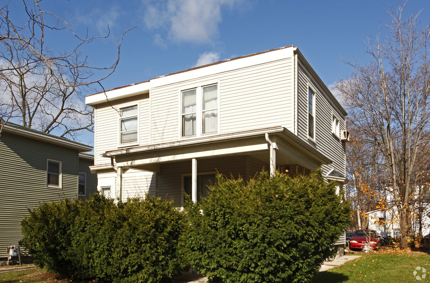 Photo - 317 E Jefferson St Apartments