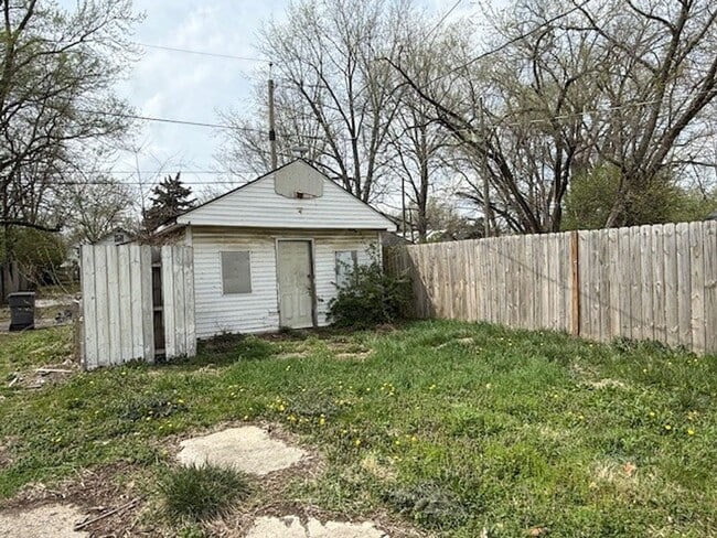 Photo - LARGE 4BR ONE LEVEL HOME WITH A GREAT FLOORPLAN.  TONS OF SPACE!