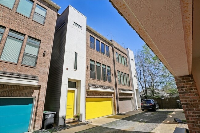 Photo - 209 Burr St