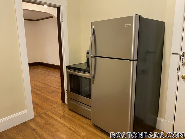 Photo - 16 Lakeville Rd Unit 3