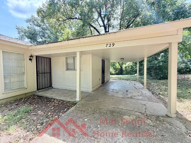 Photo - 729 Blackstone Ln