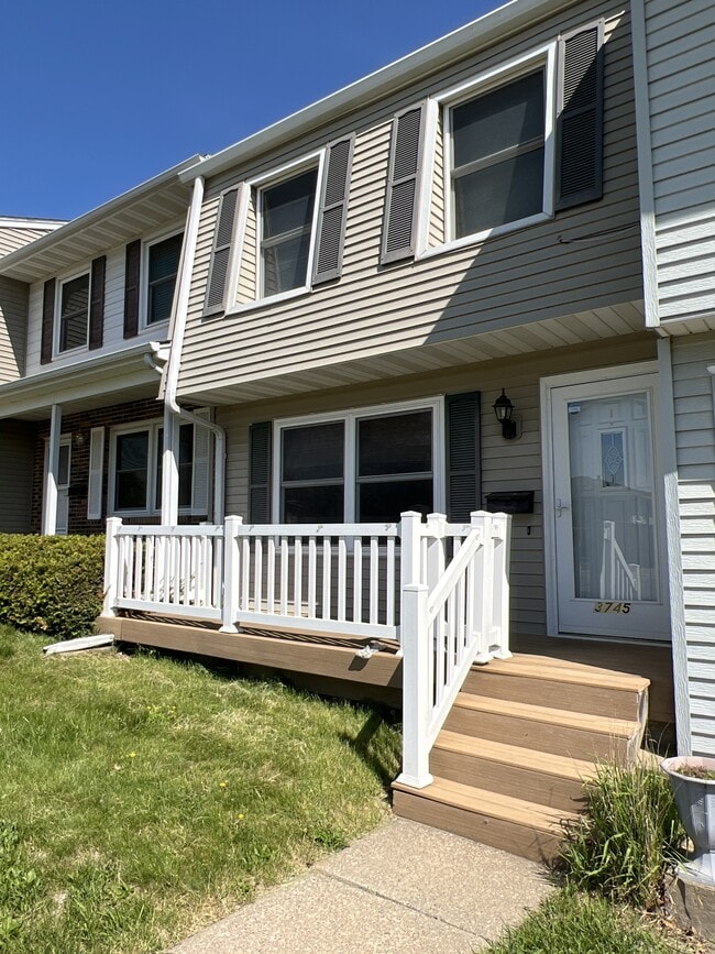 Photo - 3745 Hillcrest Rd Townhome