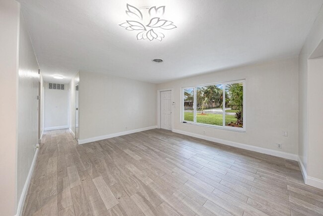 Photo - 2611 NE 16th St