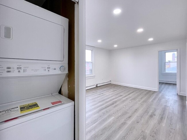 Photo - 389 Monmouth St Unit 3