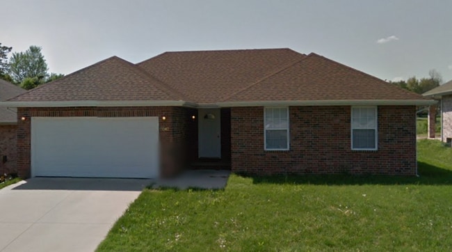 Building Photo - All brick SE springfield home