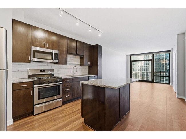 Building Photo - 497 S Marquette Ave Unit 1511