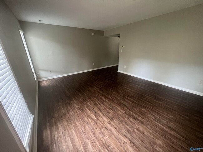 Photo - 9007 Mahogany Row SE