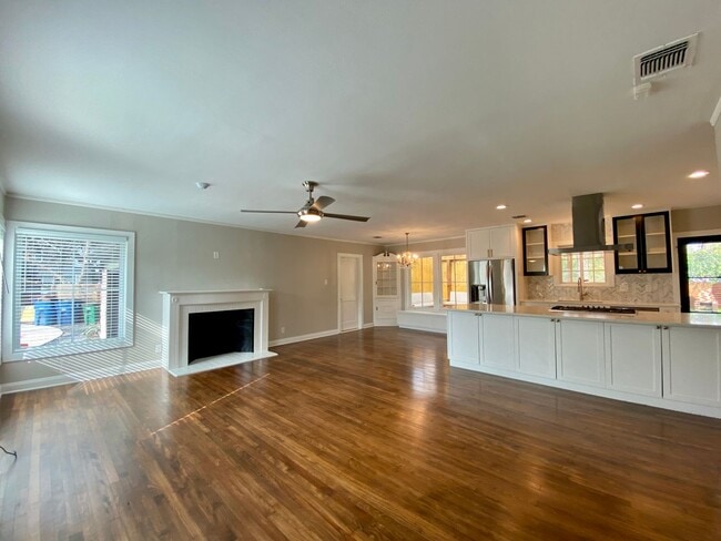 Timeless Charm: Fully Revived 1940s Home i... - House Rental in Austin ...