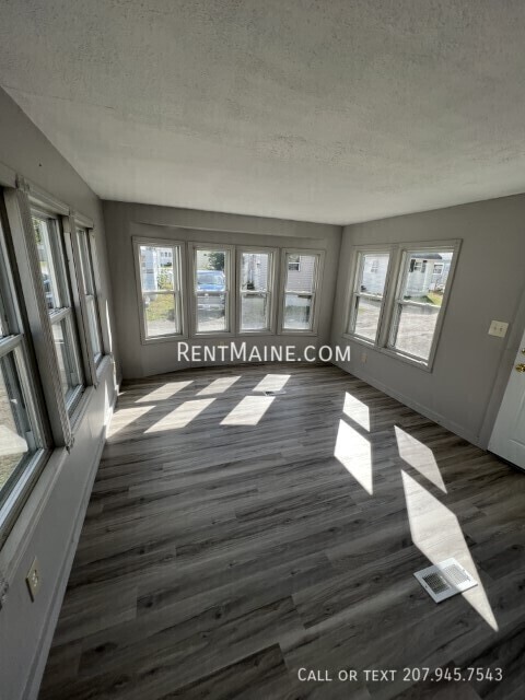 Photo - 681 Main Rd N