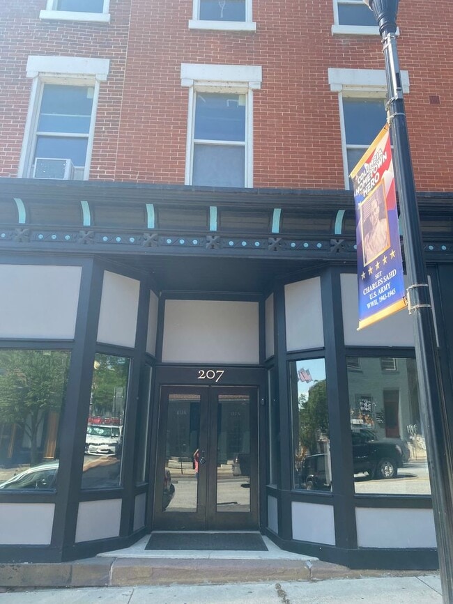 Building Photo - 209-209 Locust St Unit 209 Apt 2