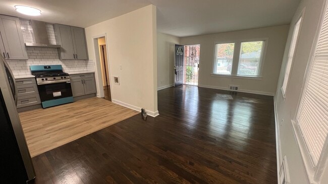 Photo - 2800 Long Way