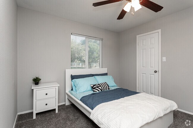 1BR, 1BA - 512SF "Espada" Bedroom