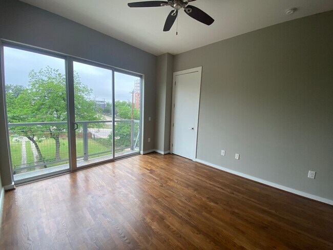 Photo - Live in the Heart of the Pearl District – ...