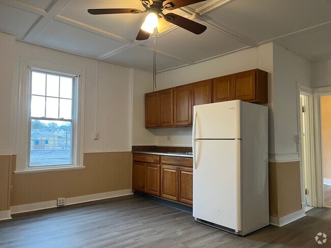 Building Photo - 640 Arch St Unit 2 Rental
