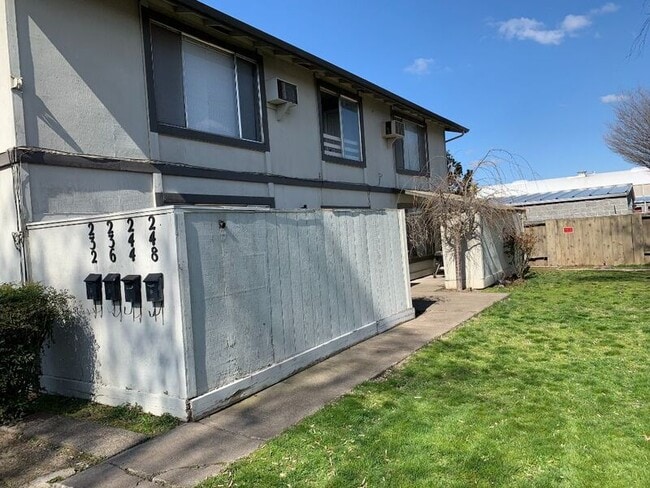 Building Photo - 248 W Clark St