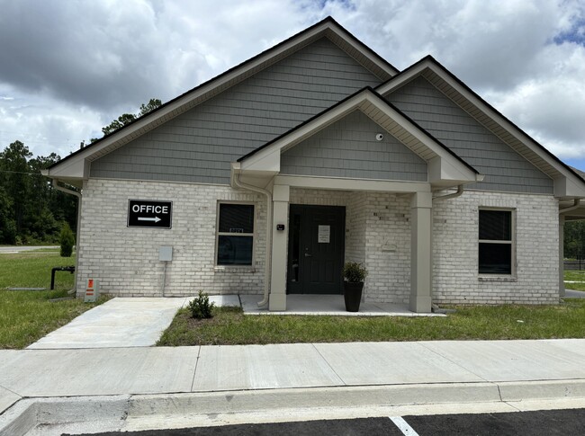 Photo - 800 Winding Rd