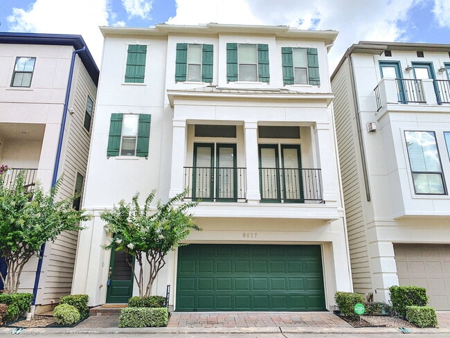 Contemporary, open-concept, no shared walls - 9617 Pemberton Cres Dr