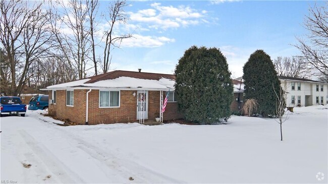 Building Photo - 373 Oak Mnr Ave NE Rental