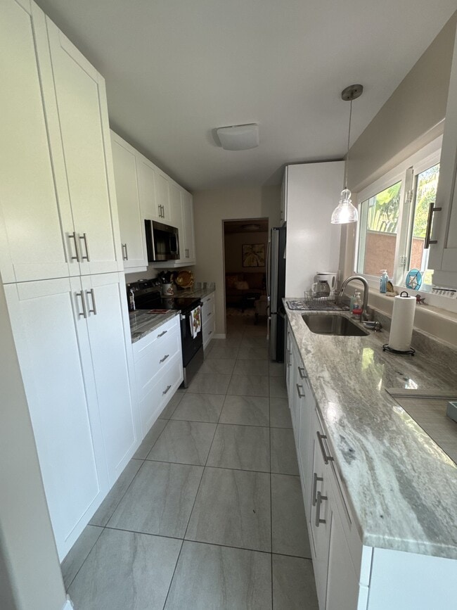 Photo - 108 Colonia Ln W
