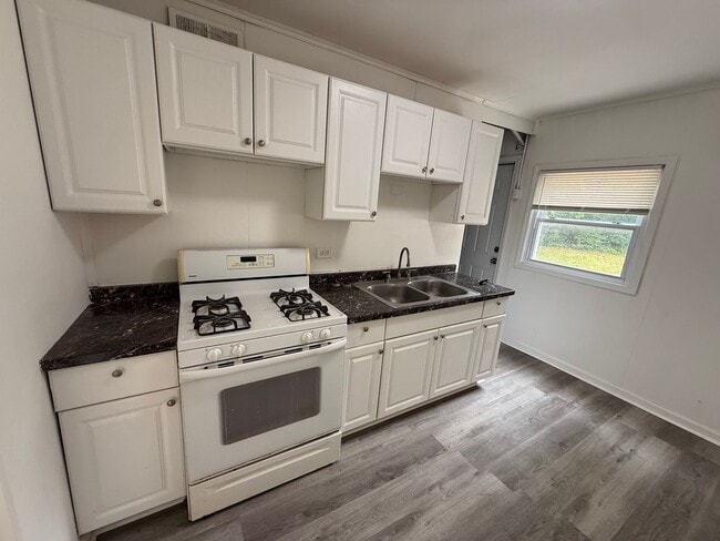 Photo - LEE/HARVARD 2 BED SINGLE HOME