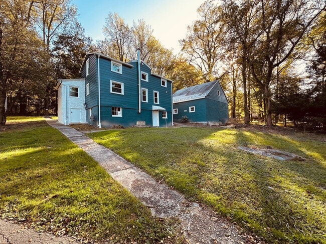 Building Photo - Remodeled Country House
