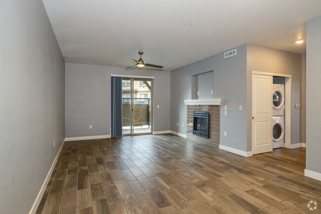 2BR, 2BA - 1,067SF
