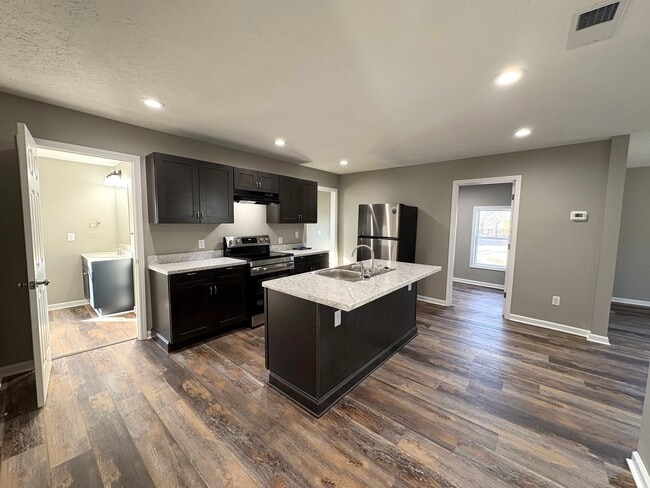 Photo - 422 Lexington Ave