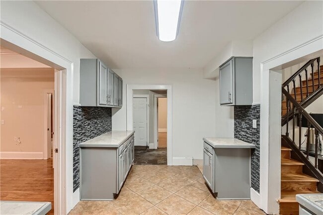 Photo - 77 Whitefoord Ave SE